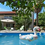 Vikendica Family Friendly House With A Swimming Pool Mavarstica, Ciovo - 25200