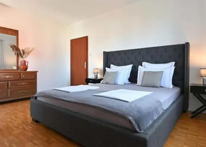 Nyaraló Family Friendly House With A Swimming Pool Mavarstica, Ciovo - 25200