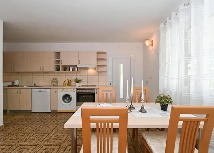 Family Friendly House With A Swimming Pool Mavarstica, Ciovo - 25200