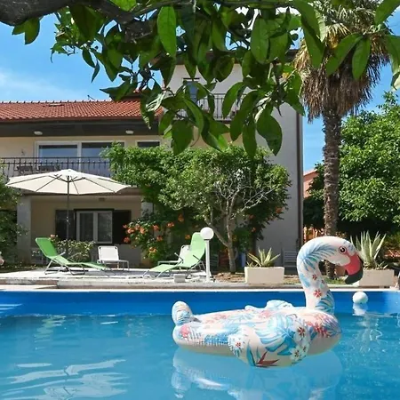 Casa de Férias Family Friendly House With A Swimming Pool Mavarstica, Ciovo - 25200