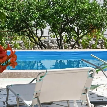 Casa de Férias Family Friendly House With A Swimming Pool Mavarstica, Ciovo - 25200