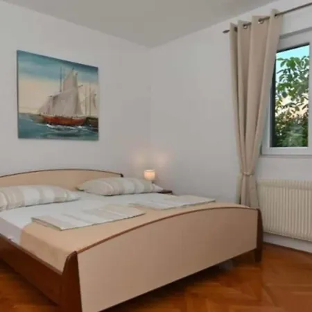 Casa de Férias Family Friendly House With A Swimming Pool Mavarstica, Ciovo - 25200