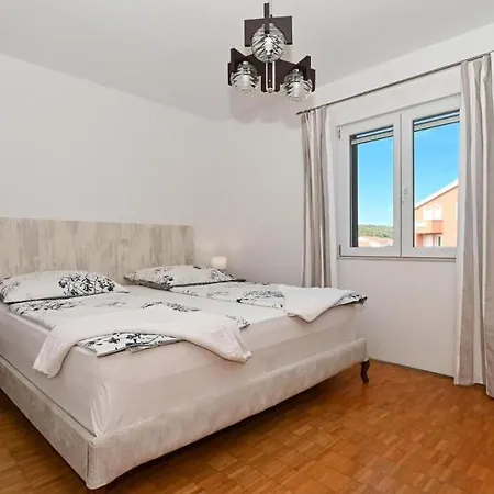 Family Friendly House With A Swimming Pool Mavarstica, Ciovo - 25200 Holiday home *