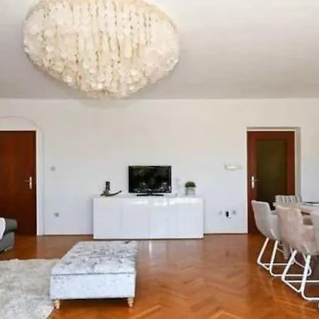 Family Friendly House With A Swimming Pool Mavarstica, Ciovo - 25200 Semesterbostad