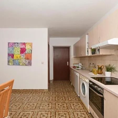 Semesterbostad Family Friendly House With A Swimming Pool Mavarstica, Ciovo - 25200