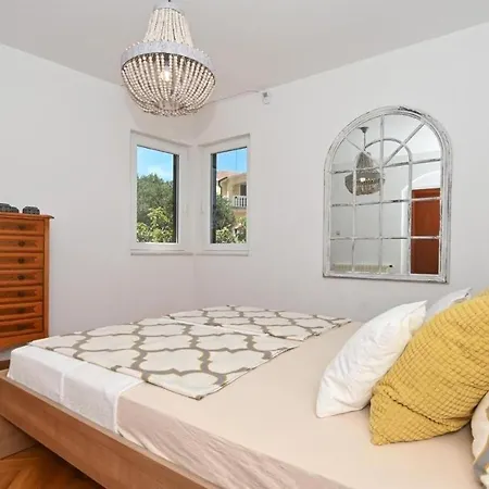 Family Friendly House With A Swimming Pool Mavarstica, Ciovo - 25200 Semesterbostad Trogir