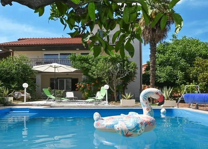 Holiday home Family Friendly House With A Swimming Pool Mavarstica, Ciovo - 25200