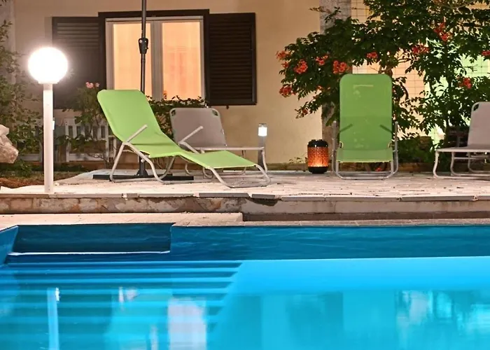 Dom wakacyjny Family Friendly House With A Swimming Pool Mavarstica, Ciovo - 25200 *
