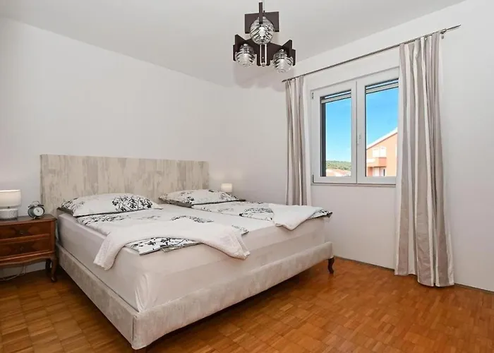 Family Friendly House With A Swimming Pool Mavarstica, Ciovo - 25200 Holiday home *