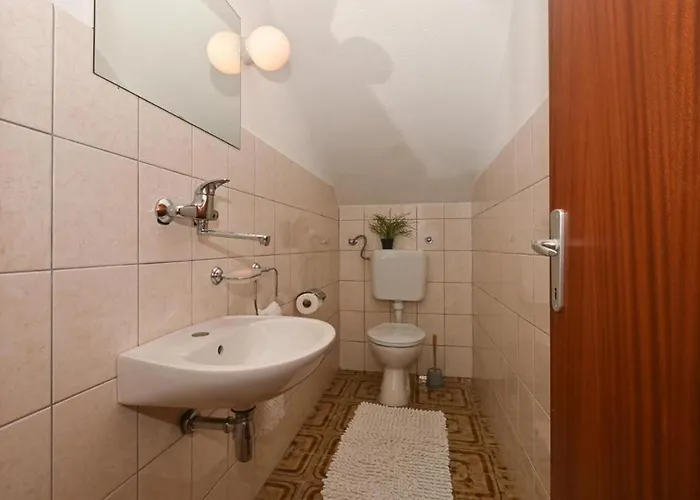 Holiday home Family Friendly House With A Swimming Pool Mavarstica, Ciovo - 25200